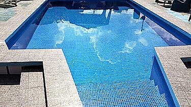La piscina con agua