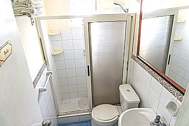 Baño habitacion con entrada independiente
