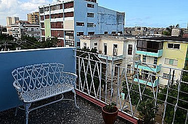 Balcon del apartamento de Maykel de dos habitaciones