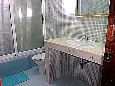 Baño para habitaciones 1 y 2 