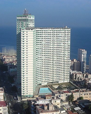 Edificio Focsa, el mas alto de La Habana. A pocos metros del apartamento de Adrian